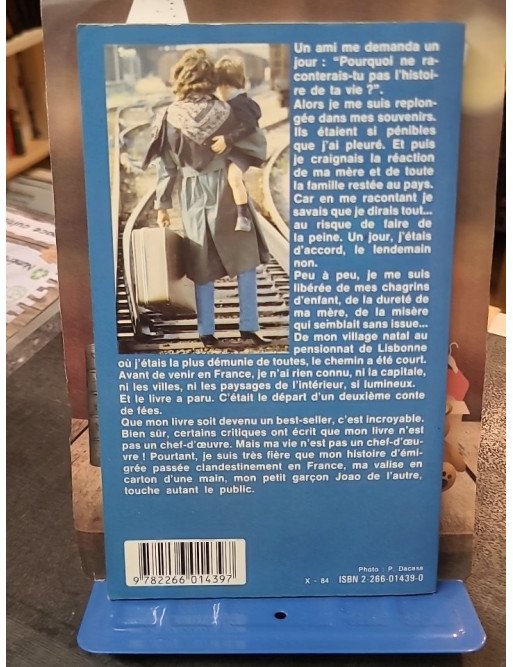 La Valise En Carton : La biographie de la chanteuse Linda de Suza