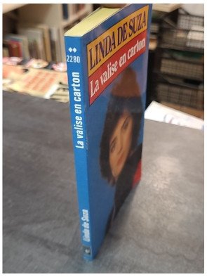 La Valise En Carton : La biographie de la chanteuse Linda de Suza