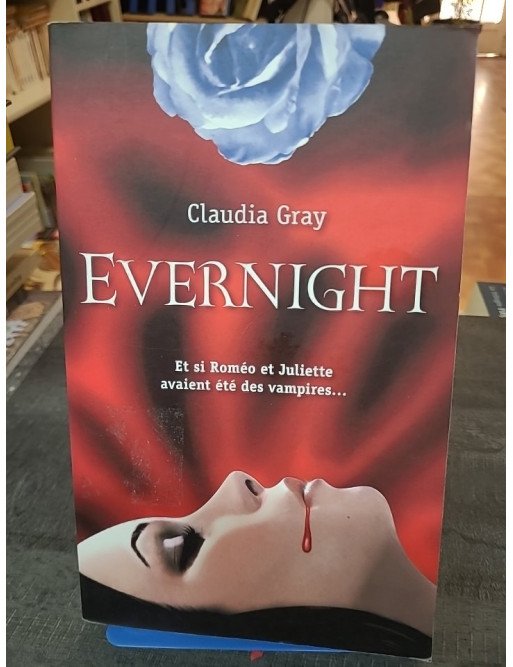 Evernight - Tome 1 : La romance surnaturelle de Claudia Gray chez Pocket Jeunesse