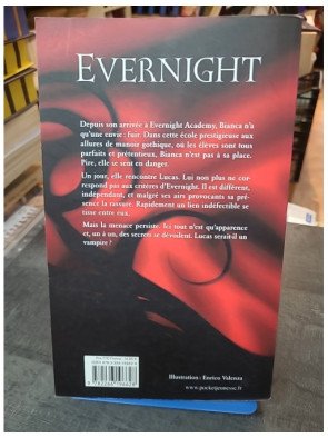 Evernight - Tome 1 : La romance surnaturelle de Claudia Gray chez Pocket Jeunesse
