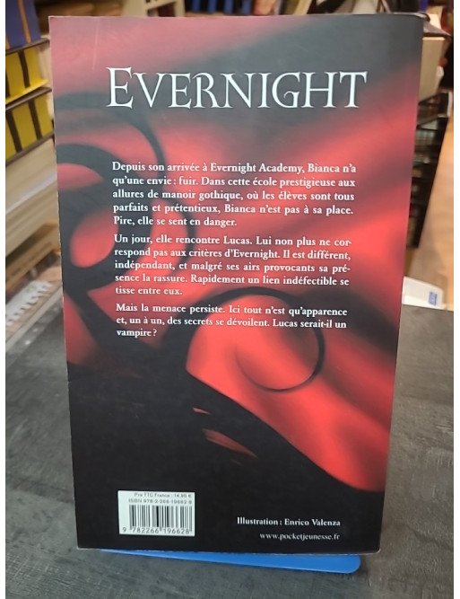Evernight - Tome 1 : La romance surnaturelle de Claudia Gray chez Pocket Jeunesse
