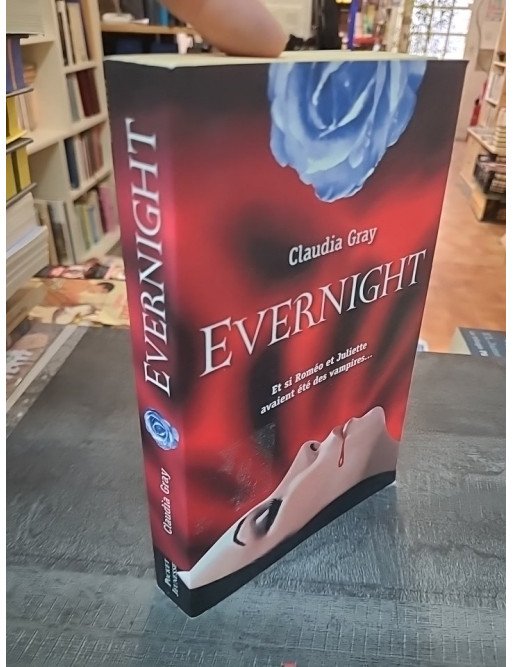 Evernight - Tome 1 : La romance surnaturelle de Claudia Gray chez Pocket Jeunesse