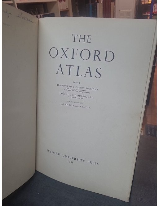 Oxford Atlas par Sir Clinton Lewis et J.D. Campbell