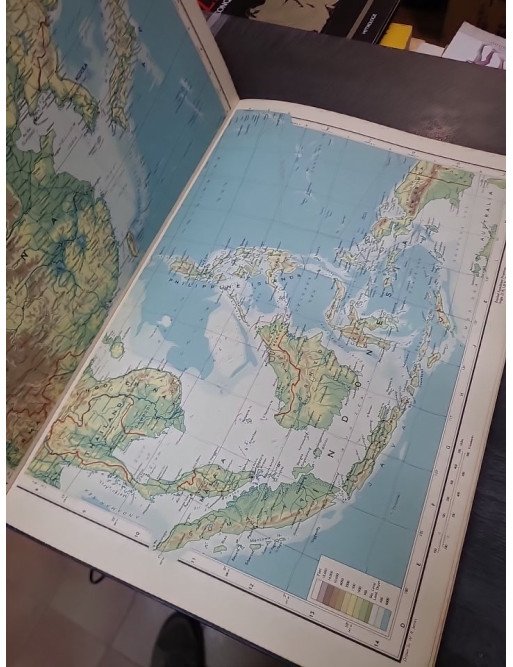 Oxford Atlas par Sir Clinton Lewis et J.D. Campbell