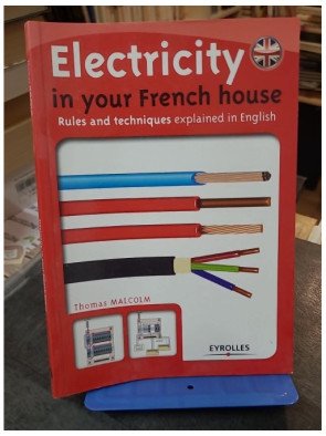 Electricity in your French house - Rules and techniques explained in English par Thomas Malcolm