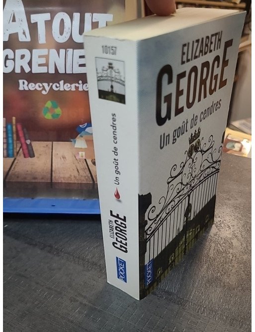 Un goût de cendres - Roman policier d'Elizabeth George