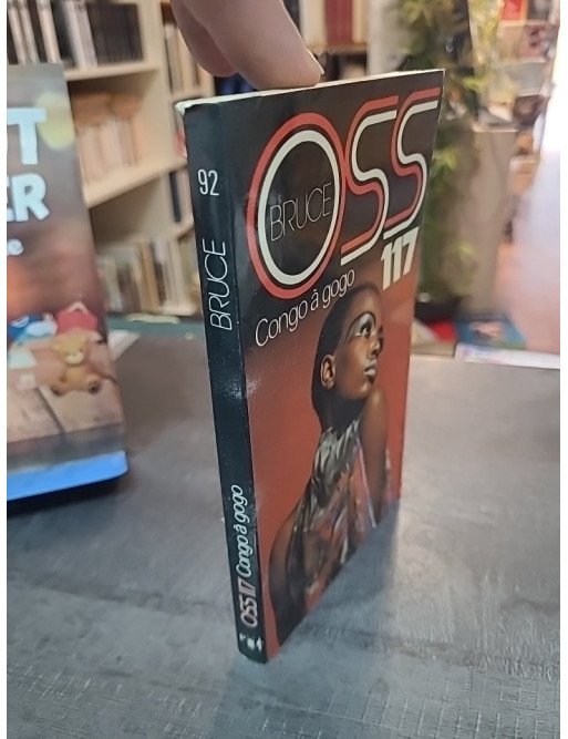 Bagarre au Gabon pour OSS 117 par Josette Bruce
