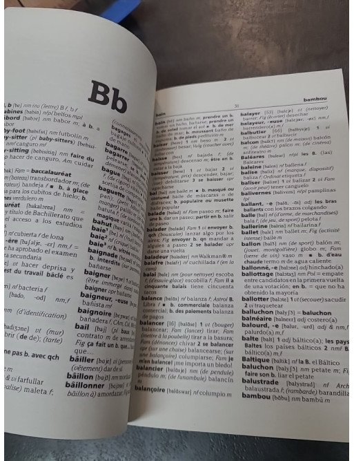 Dictionnaire Harrap's Poche espagnol français - Vocabulaire actuel et conjugaisons