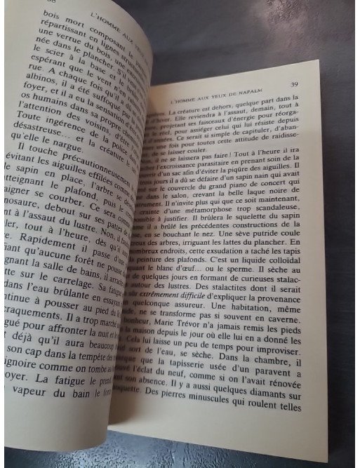 L'Homme aux yeux de napalm - Roman de science-fiction de Serge Brussolo
