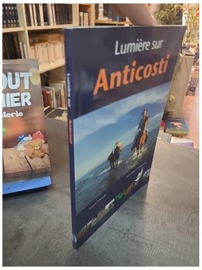 Lumière sur Anticosti - Le livre de voyage sur l'île du Québec par Yoannis Menge et Alexandre Gaudreau