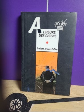 À l'heure des chiens par Évelyne Brisou-Pellen - Roman Policier Jeunesse Cascade Rageot