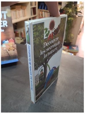 Découvre les secrets de la nature : un livre de poche illustré pour les jeunes lecteurs par Laura Bour