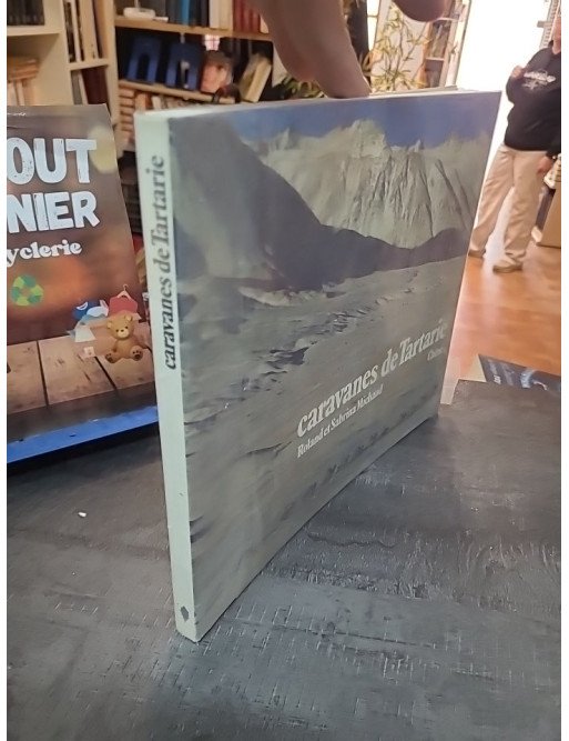 Caravanes de Tartarie : Un Témoignage Photographique des Voyageurs Roland et Sabrina Michaud