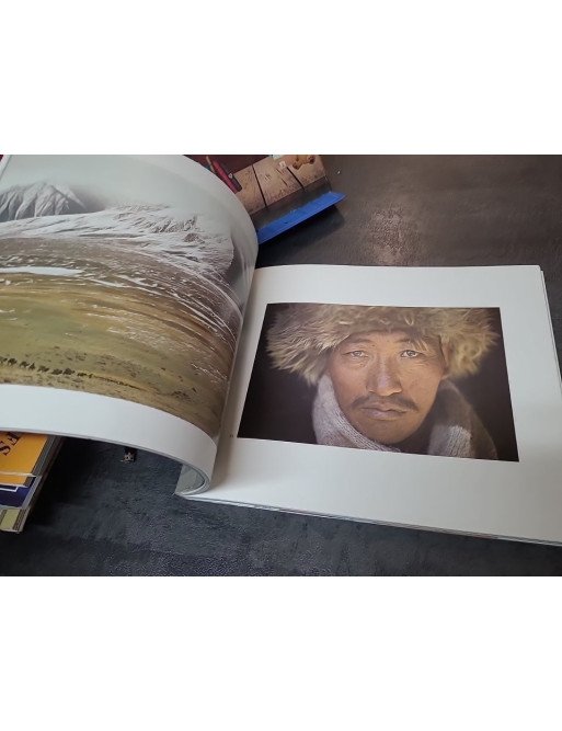 Caravanes de Tartarie : Un Témoignage Photographique des Voyageurs Roland et Sabrina Michaud