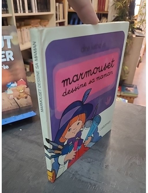 Marmouset dessine sa maman : Un charmant album jeunesse par Dina Kathelyn, idéal pour les jeunes artistes