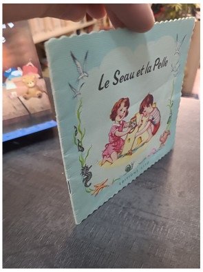 Le Seau Et La Pelle. - Livre pour enfants illustré par COLLECTIF