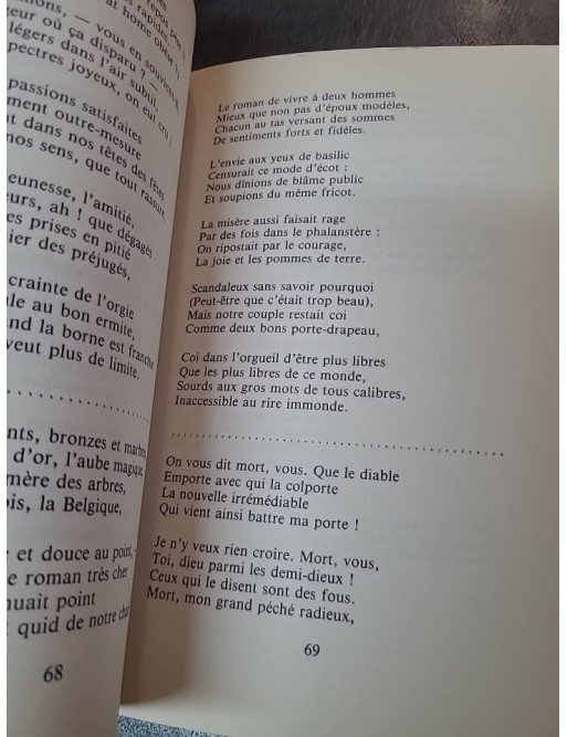 Cent poèmes pour la liberté : Un recueil poignant d'Amnesty International