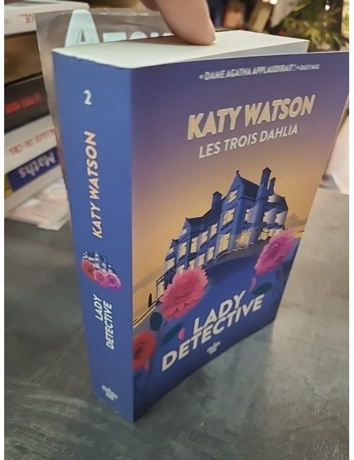 Les Trois Dahlia - Tome 02 Lady Detective : cosy crime d'inspiration Agatha Christie par Katy Watson