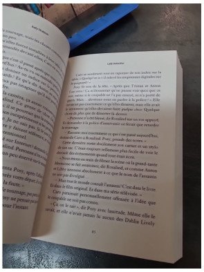 Les Trois Dahlia - Tome 02 Lady Detective : cosy crime d'inspiration Agatha Christie par Katy Watson