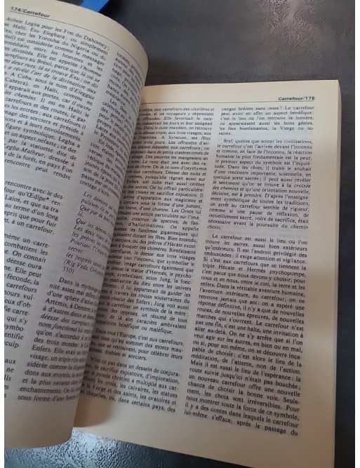 Dictionnaire des symboles : Mythes, rêves, coutumes, gestes, formes, figures, couleurs, nombres par Chevalier et Gheerbrant