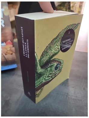 L'Homme qui savait la langue des serpents : un roman estonien de Andrus Kivirähk, fable satirique et fantastique