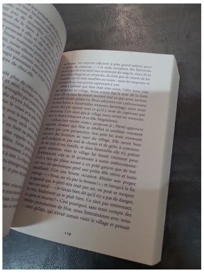 L'Homme qui savait la langue des serpents : un roman estonien de Andrus Kivirähk, fable satirique et fantastique