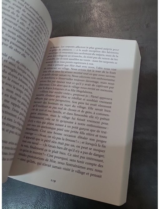 L'Homme qui savait la langue des serpents : un roman estonien de Andrus Kivirähk, fable satirique et fantastique