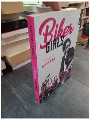 Biker Girls Tome 3 : Biker Brit - Entre bibliothécaire sexy et ex-marine (Audrey Carlan)