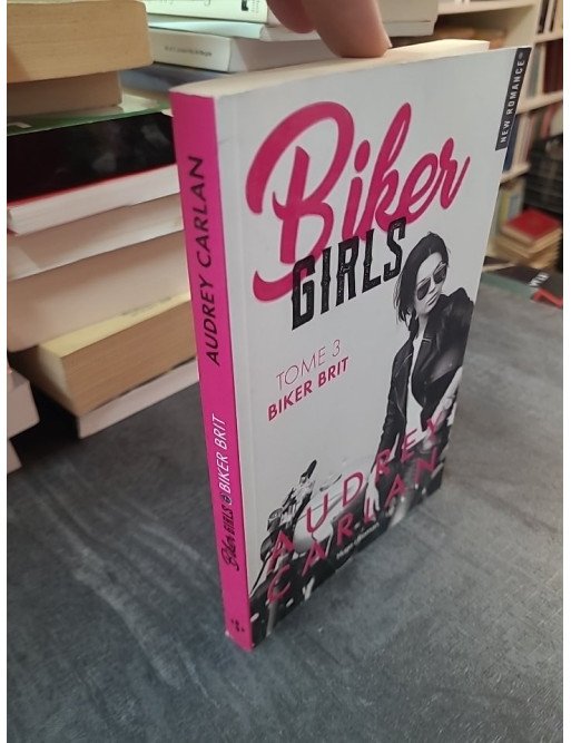 Biker Girls Tome 3 : Biker Brit - Entre bibliothécaire sexy et ex-marine (Audrey Carlan)