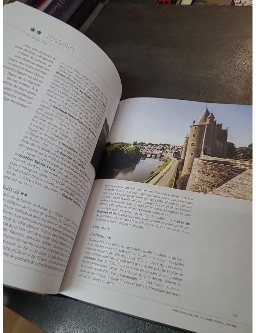 Villages Remarquables : Guide illustré des plus beaux villages de France (Michelin)