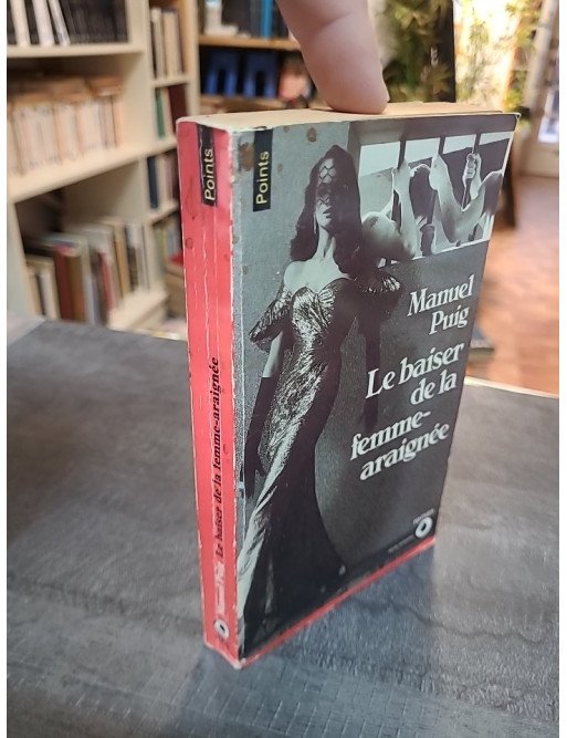 Le Baiser de la femme-araignée : Roman culte sur l'amour et l'évasion par Manuel Puig (Points)