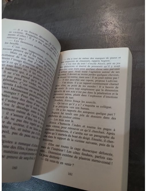 La Conjuration primitive : Thriller noir sur une épidémie de crimes en Europe par Maxime Chattam
