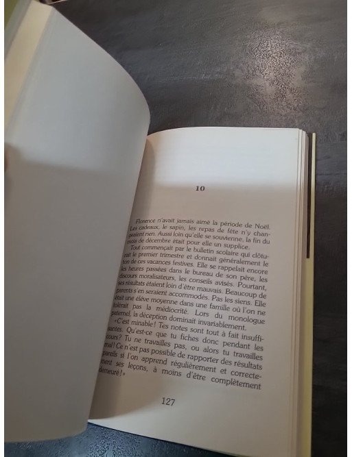 Les chemins de l'enfance de Laurence Dal Cappelo : Un roman sur les souvenirs et les découvertes de jeunesse