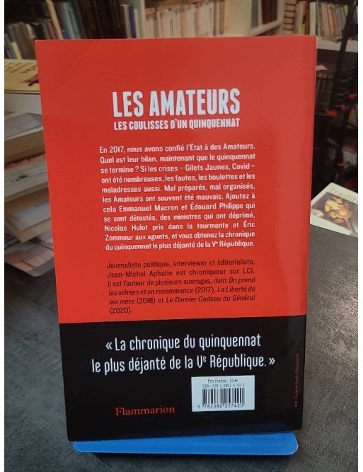Les Amateurs : Les coulisses du quinquennat déjanté de la V? République par Jean-Michel Aphatie
