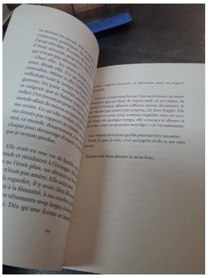 La bouée : Récits et nouvelles sur le temps, l'absurde et la résilience par Natacha Andriamirado