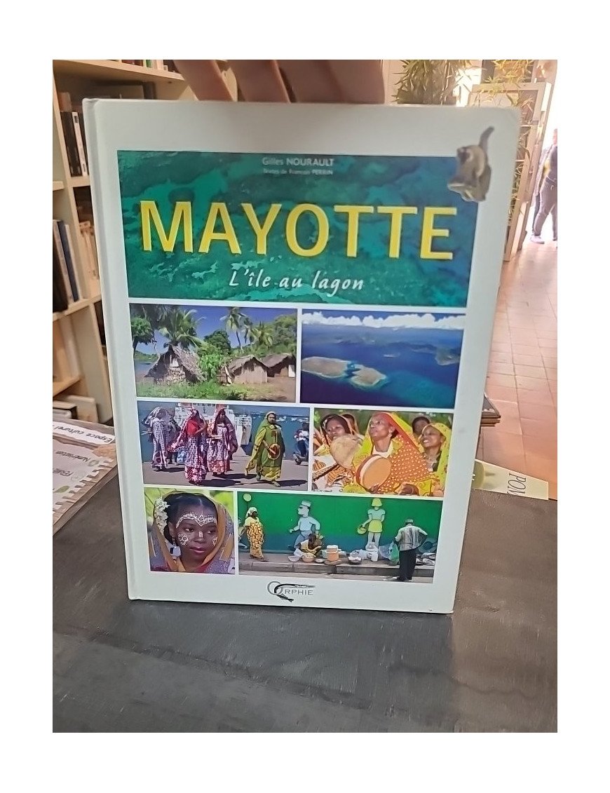 Mayotte, l'île au lagon : guide illustré de l'île aux parfums par François Perrin et Gilles Nourault