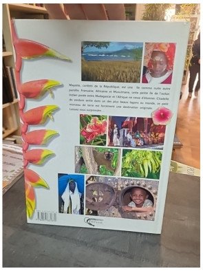 Mayotte, l'île au lagon : guide illustré de l'île aux parfums par François Perrin et Gilles Nourault