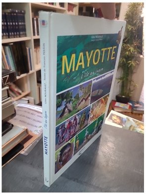 Mayotte, l'île au lagon : guide illustré de l'île aux parfums par François Perrin et Gilles Nourault