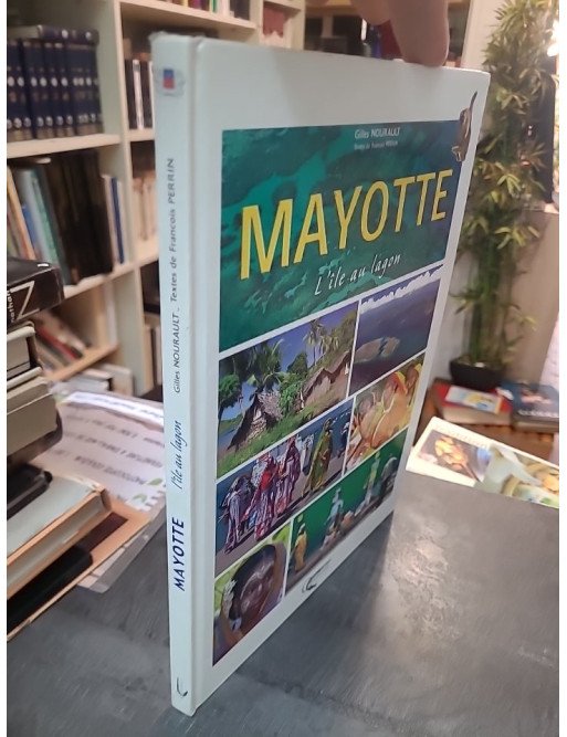 Mayotte, l'île au lagon : guide illustré de l'île aux parfums par François Perrin et Gilles Nourault
