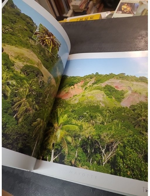 Mayotte, l'île au lagon : guide illustré de l'île aux parfums par François Perrin et Gilles Nourault