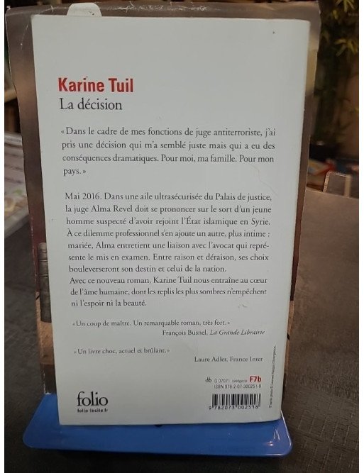 La décision Karine Tuil - Roman sur la Justice, le Terrorisme et les Choix Intimes