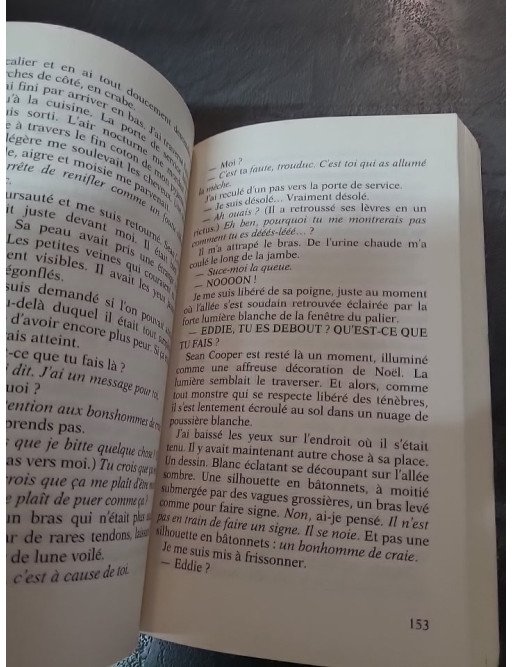 L'homme craie C.J. Tudor - Thriller psychologique sur les secrets d'enfance et un meurtre en 1986