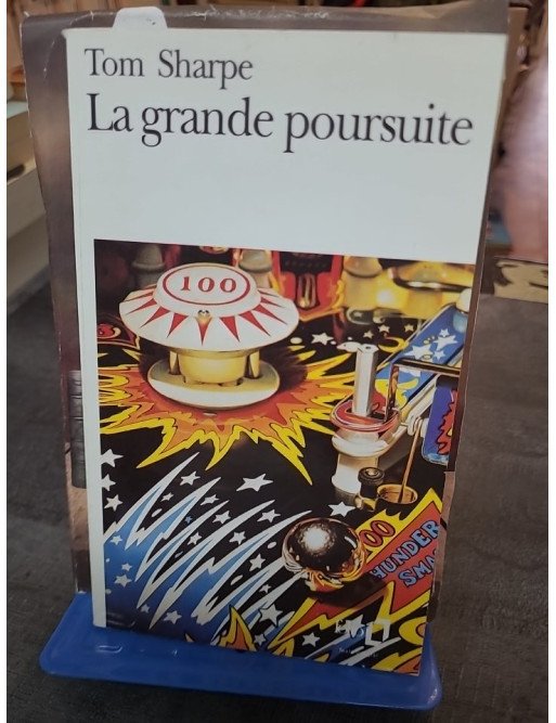 La grande poursuite de Tom Sharpe – Roman satirique sur un scandale littéraire