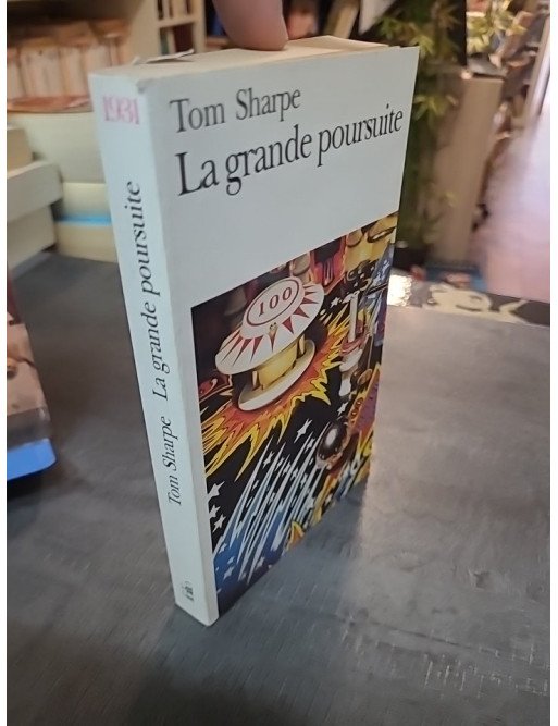 La grande poursuite de Tom Sharpe – Roman satirique sur un scandale littéraire