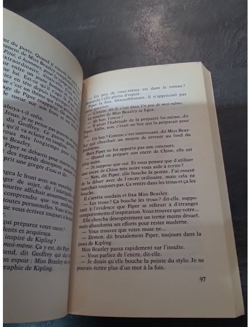 La grande poursuite de Tom Sharpe – Roman satirique sur un scandale littéraire