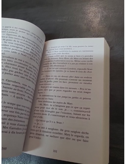 La jeune fille sur la falaise : le roman émouvant de Lucinda Riley