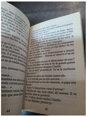 Un Squelette Dans Le Placard - Roman Jeunesse Mystère Zone d'ombre par J-R Black