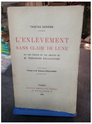 L'Enlèvement sans clair de lune de Tristan Derème : roman d'amour et de fantaisie de l'entre-deux-guerres.