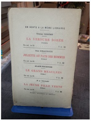 L'Enlèvement sans clair de lune de Tristan Derème : roman d'amour et de fantaisie de l'entre-deux-guerres.