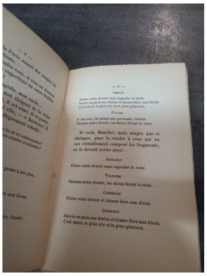 L'Enlèvement sans clair de lune de Tristan Derème : roman d'amour et de fantaisie de l'entre-deux-guerres.